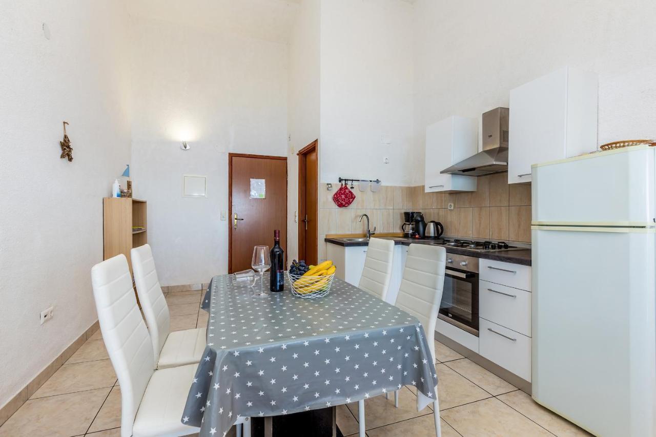 Private Accommodation Стара Башка Экстерьер фото