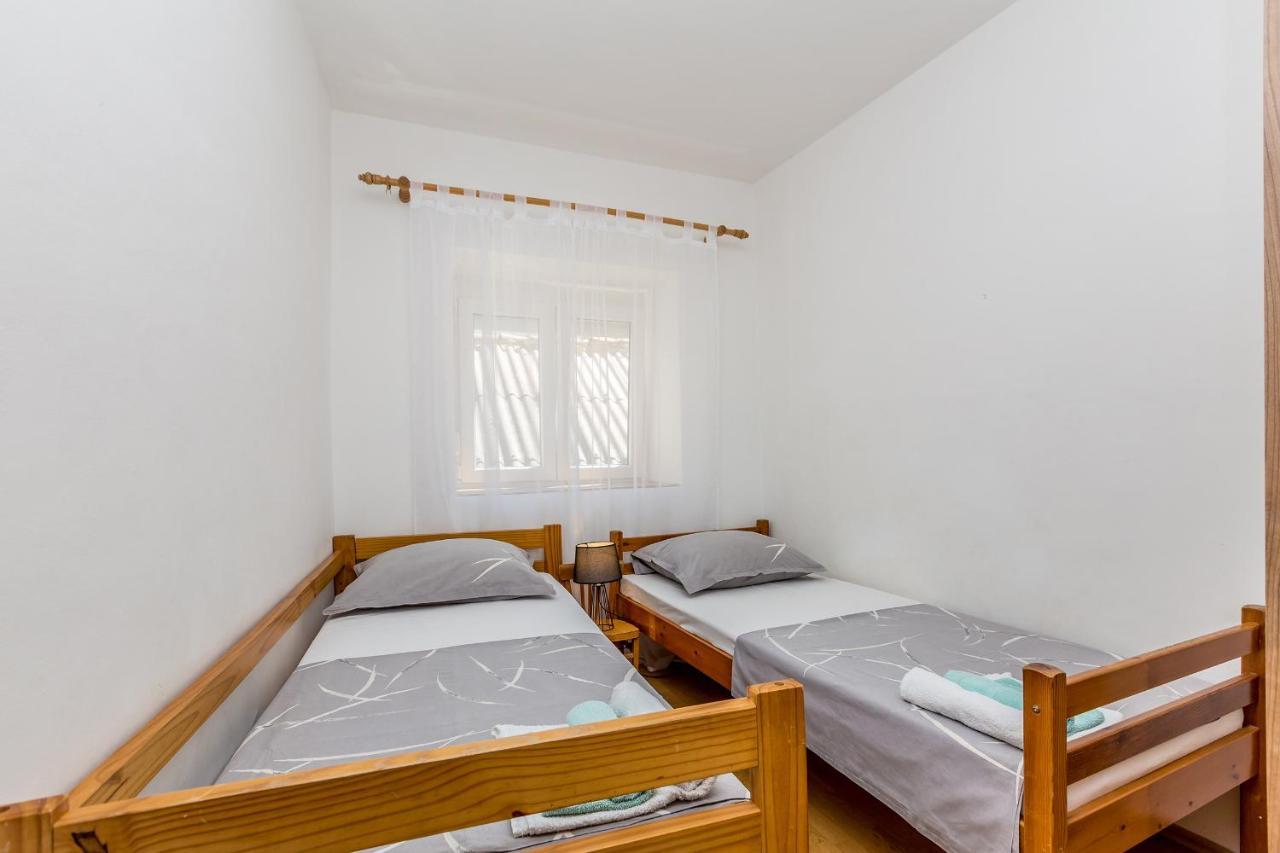 Private Accommodation Стара Башка Экстерьер фото